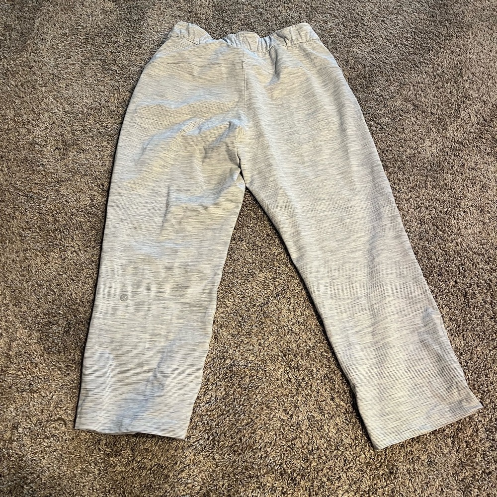 Ready to Rulu cropped pant, size 8! - Picture 2 of 6